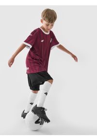4f - 4F Koszulka klubowa wyjazdowa z sezonu 2024/25 chłopięca 4F x Korona Kielce - multikolor 134/140 (8-10 lat). Okazja: do domu. Kolor: wielokolorowy. Materiał: dzianina, włókno, koronka. Wzór: haft, koronka. Sezon: lato