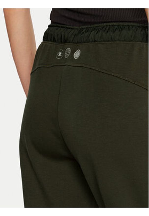 Champion Spodnie dresowe 117477 Zielony Slim Fit. Kolor: zielony. Materiał: syntetyk