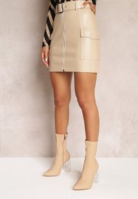 Renee - Beżowa Spódnica Cargo Mini z Paskiem z Imitacji Skóry Cosseie. Kolor: beżowy. Materiał: skóra