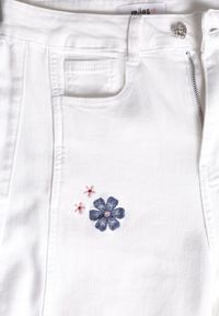 Renee - Białe Jeansy Balloon High Waist z Kwiatowym Haftem Irolyn. Stan: podwyższony. Kolor: biały. Wzór: kwiaty, haft. Styl: klasyczny, elegancki #5