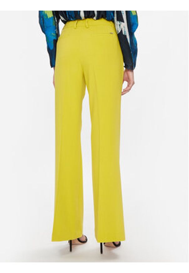DKNY Spodnie materiałowe UK3PX024 Żółty Regular Fit. Kolor: żółty. Materiał: syntetyk