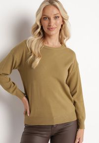 Born2be - Jasnozielony Sweter o Klasycznym Kroju z Okrągłym Dekoltem Kamalthea. Kolor: zielony. Sezon: jesień, zima. Styl: klasyczny #5