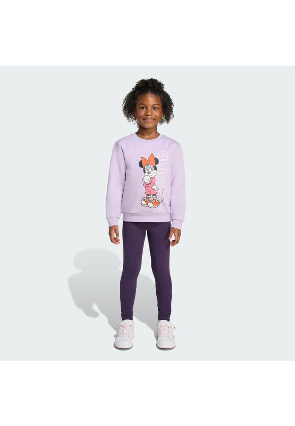 Adidas - Zestaw adidas Disney Minnie Mouse Jogger Kids. Okazja: na uczelnię. Kolor: różowy. Materiał: dresówka. Wzór: motyw z bajki. Styl: sportowy