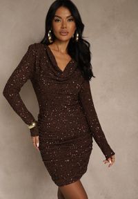 Renee - Brązowa Cekinowa Sukienka Elegancka o Dopasowanym Kroju z Dekoltem Woda Silweda. Okazja: na imprezę. Typ kołnierza: dekolt woda. Kolor: brązowy. Materiał: poliester. Długość rękawa: długi rękaw. Wzór: aplikacja. Typ sukienki: proste. Styl: elegancki #2