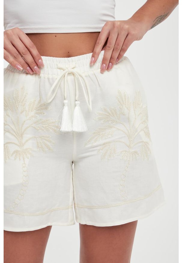 Twinset U&B - Spodenki damskie lniane TWINSET U&B. Materiał: len