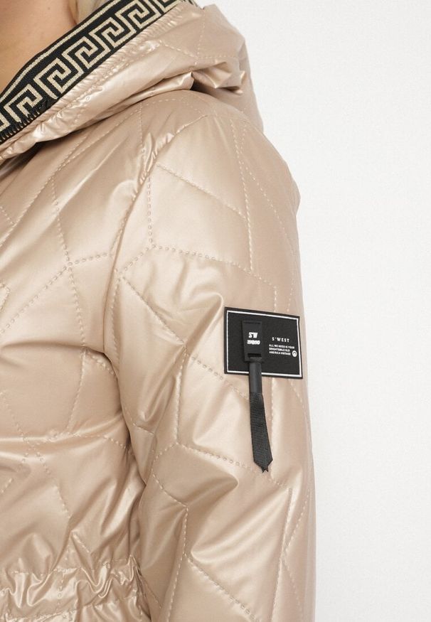 Born2be - Złota Kurtka Pikowana Parka z Nieodpinanym Kapturem Oferra. Kolekcja: plus size. Kolor: złoty