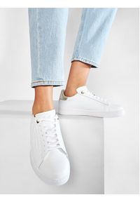 EA7 Emporio Armani Sneakersy X8X001 XCC51 R579 Biały. Kolor: biały. Materiał: skóra