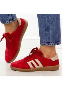 Czerwone skórzane półbuty damskie Filippo Dp7549/26. Okazja: na co dzień, na spacer. Kolor: czerwony. Materiał: nubuk, skóra. Szerokość cholewki: normalna. Sezon: wiosna, lato, jesień. Styl: casual, klasyczny, elegancki #1