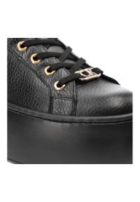 Czarne Sneakersy Carinii Damskie Stylowe Obuwie. Okazja: na co dzień. Kolor: czarny. Materiał: skóra. Szerokość cholewki: normalna. Obcas: na platformie. Styl: elegancki #6