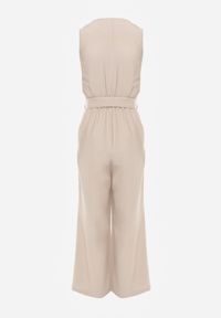 Renee - Beżowy Kombinezon Utility z Wiskozy na Szerokich Ramiączkach z Wiązanym Paskiem Jenora. Kolor: beżowy. Materiał: wiskoza. Długość rękawa: na ramiączkach. Sezon: lato #7