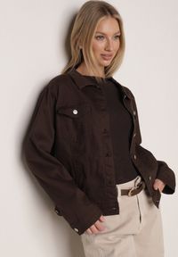 Born2be - Ciemnobrązowa Bawełniana Kurtka Jeansowa Perimea. Kolor: brązowy. Materiał: bawełna, jeans #1
