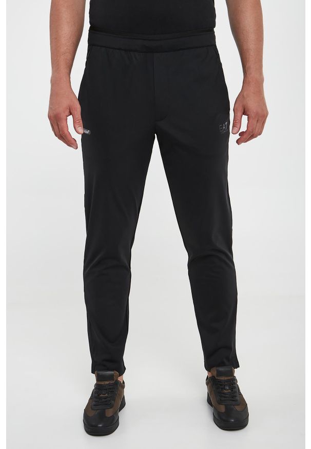 EA7 Emporio Armani - Spodnie dresowe męskie EA7 EMPORIO ARMANI. Materiał: dresówka