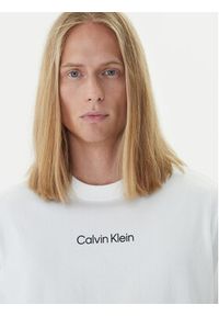 Calvin Klein Longsleeve Standard Logo LV04LD232G Biały Relaxed Fit. Kolor: biały. Materiał: bawełna. Długość rękawa: długi rękaw