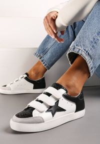 Renee - Czarno-Białe Sneakersy Ozdobione Brokatem z Rzepami Dolanda. Nosek buta: okrągły. Zapięcie: rzepy. Kolor: czarny. Materiał: materiał. Wzór: aplikacja. Obcas: na obcasie. Wysokość obcasa: niski #1