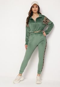 Born2be - Zielony Welurowy Komplet Dresowy Krótka Bluza i Spodnie z Wstawkami w Cętki Kilima. Kolor: zielony. Materiał: dresówka, welur. Wzór: aplikacja #1