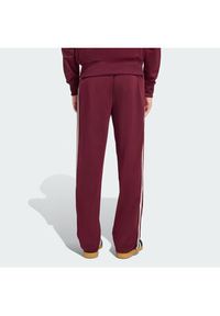Adidas - adidas Spodnie dresowe KE1651 Bordowy Regular Fit. Kolor: czerwony. Materiał: syntetyk #4