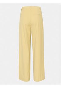 GESTUZ - Gestuz Spodnie materiałowe Paula 10906861 Żółty Relaxed Fit. Kolor: żółty. Materiał: syntetyk