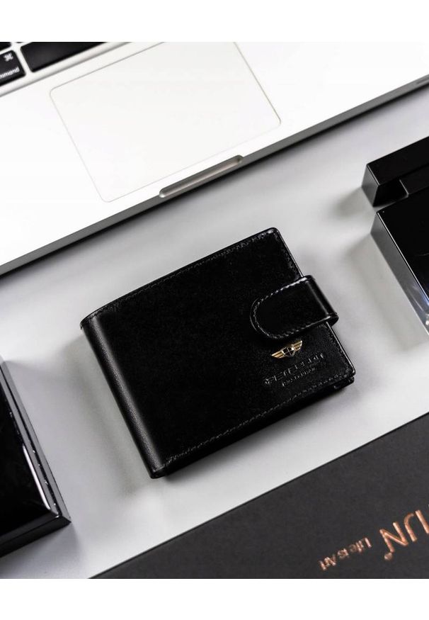 Peterson - Portfel męski PETERSON PTN 22302L-VT czarny. Kolor: czarny. Materiał: skóra