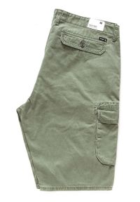 Wrangler - SPODENKI MĘSKIE WRANGLER CARGO SHORT MOSS GREEN W15DKC330 112126787. Materiał: materiał #4