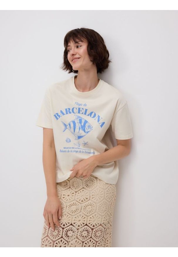 Reserved - T-shirt z nadrukiem - złamana biel. Materiał: dzianina, bawełna. Wzór: nadruk