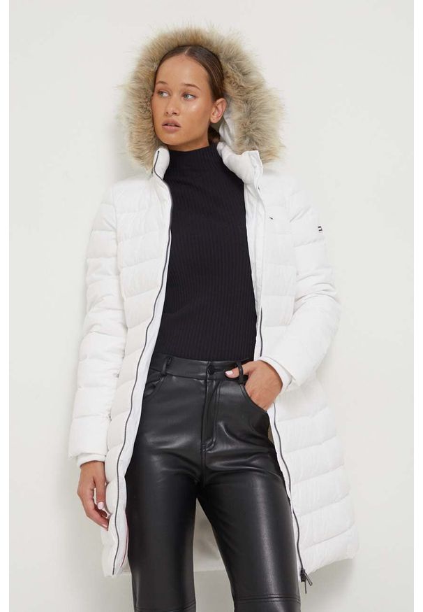 Tommy Jeans kurtka puchowa damska kolor biały zimowa. Kolor: biały. Materiał: puch. Sezon: zima