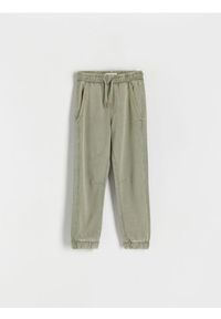 Reserved - Spodnie jogger - zielony. Kolor: zielony. Materiał: dzianina, bawełna