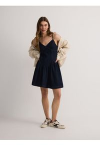 Reserved - Jeansowa sukienka mini - granatowy. Kolor: niebieski. Materiał: jeans. Długość: mini #1