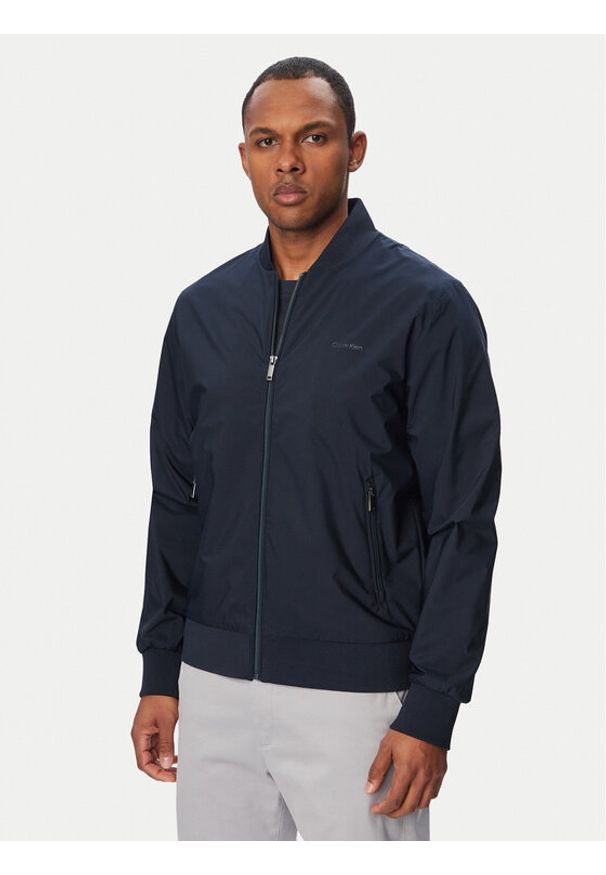 Calvin Klein Kurtka bomber LV040FM512 Granatowy Regular Fit. Kolor: niebieski. Materiał: syntetyk
