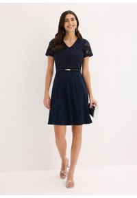 bonprix - Sukienka mini z koronką i paskiem. Kolor: niebieski. Materiał: koronka. Wzór: koronka. Styl: elegancki. Długość: mini #2