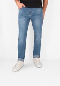 Volcano - Jasnoniebieskie spodnie jeansowe męskie D-JERRY 42. Kolekcja: plus size. Kolor: niebieski. Wzór: aplikacja. Styl: klasyczny