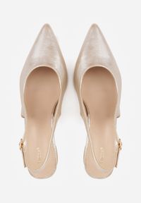 Renee - Złote Czółenka Slingback VICES na Tłoczonym Słupku z Metalicznym Połyskiem Jenesa. Zapięcie: pasek. Kolor: złoty. Szerokość cholewki: normalna. Obcas: na słupku #6