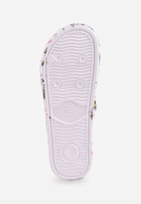 Born2be - Czarne Klapki Basenowe w Kwiatowy Wzór z Perforacją Pertumal. Okazja: na co dzień, na spacer. Kolor: czarny. Materiał: dzianina, jeans, dresówka. Wzór: kwiaty. Sezon: lato. Styl: wakacyjny, casual, elegancki #9