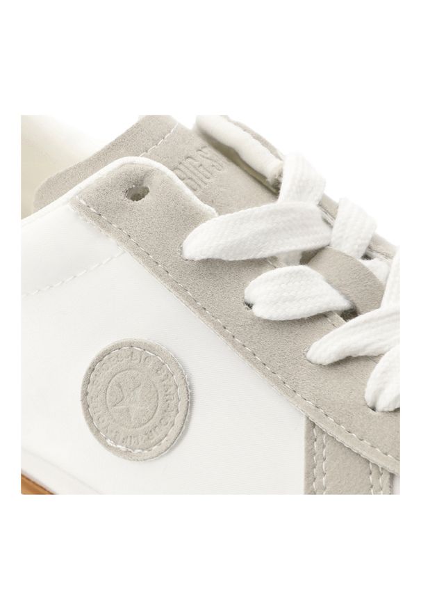 Big-Star - Trampki damskie Big Star, skóra naturalna zamszowe wstawki sznurowany fason klasyczna gumowa podeszwa okrągły nosek, białe, TT274145. Okazja: na spacer, na co dzień. Nosek buta: okrągły. Zapięcie: sznurówki. Kolor: biały. Materiał: guma, skóra, zamsz. Szerokość cholewki: normalna. Wzór: gładki. Styl: klasyczny