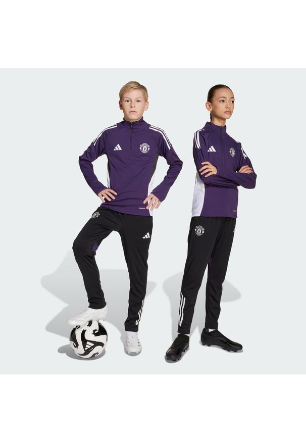 Adidas - Spodnie Manchester United Tiro 25 Competition Training Kids. Kolor: fioletowy, wielokolorowy, czarny. Sport: piłka nożna