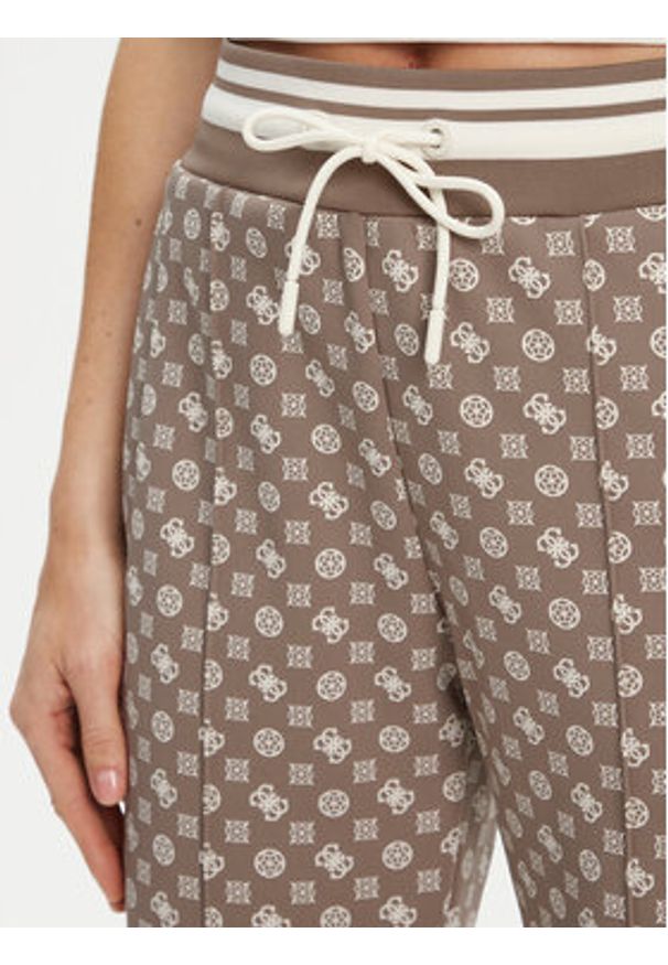 Guess Spodnie dresowe V5YB20 KB212 Brązowy Regular Fit. Kolor: brązowy. Materiał: syntetyk