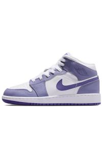 Buty młodzieżowe Nike Air Jordan 1 Mid DQ8423-500 - biało-fioletowe. Kolor: fioletowy, biały, wielokolorowy. Materiał: guma, syntetyk, materiał, skóra. Szerokość cholewki: normalna