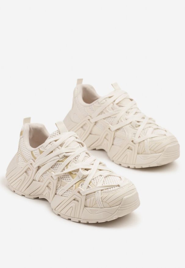 Renee - Beżowe Sneakersy Ozdobione Geometrycznym Motywem Pollines. Okazja: na co dzień. Zapięcie: sznurówki. Kolor: beżowy. Materiał: jeans. Wzór: aplikacja, geometria