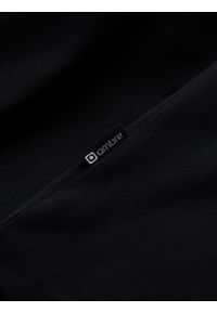 Ombre Clothing - Męska koszulka z okrągłym dekoltem i logotypem SLIM FIT – czarna V3 - Rozmiar: L. Okazja: na co dzień. Kolor: czarny. Materiał: bawełna, elastan, jersey, dzianina. Wzór: nadruk. Styl: casual #4