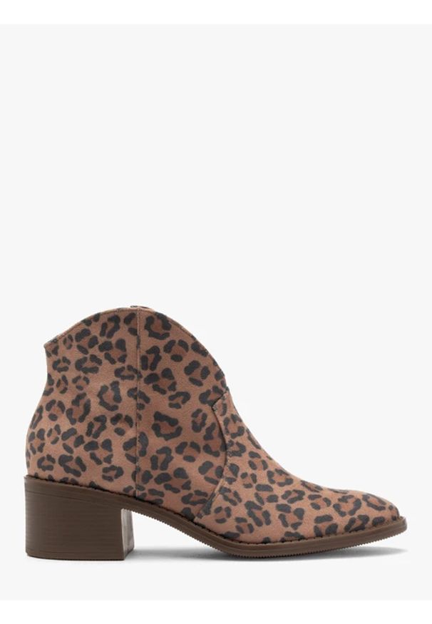 Ryłko - Botki typu kowbojki w panterkę. Nosek buta: okrągły. Kolor: wielokolorowy. Materiał: syntetyk. Wzór: motyw zwierzęcy. Obcas: na obcasie. Styl: street. Wysokość obcasa: średni