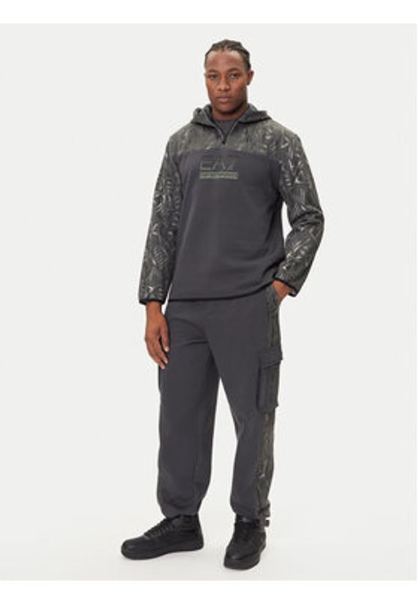 EA7 Emporio Armani Bluza 7M001131 AF16549 U8117 Szary Regular Fit. Kolor: szary. Materiał: bawełna
