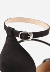 Born2be - Czarne Eleganckie Czółenka VICES na Słupku z Paskiem z Cyrkoniami Phelato. Okazja: na komunię, na wesele, na ślub cywilny. Zapięcie: pasek. Kolor: czarny. Materiał: satyna. Obcas: na słupku. Styl: elegancki #6