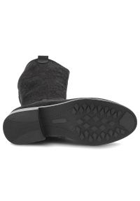 Kozaki damskie S.Barski, cholewka z materiału perforowana konstrukcja wysoka forma stabilny niski obcas miękka wkładka wygodne zapinane na suwak, cza. Okazja: na co dzień. Kolor: czarny. Materiał: materiał. Szerokość cholewki: normalna. Wzór: ażurowy. Obcas: na obcasie. Styl: casual, elegancki. Wysokość obcasa: niski #9