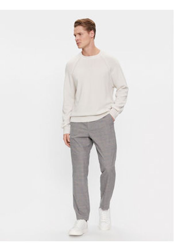 Calvin Klein Sweter K10K111954 Écru Regular Fit. Kolor: kremowy. Materiał: wełna