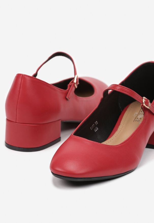 Renee - Czerwone Eleganckie Czółenka w Stylu Mary Jane na Słupku Vaisha. Okazja: na co dzień, na imprezę. Zapięcie: pasek. Kolor: czerwony. Materiał: jeans. Obcas: na słupku. Styl: elegancki