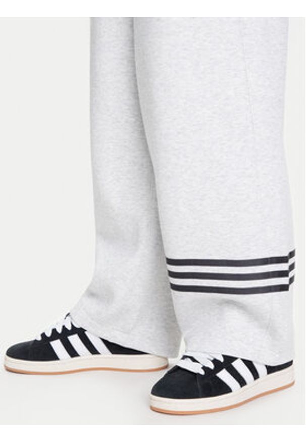 Adidas - adidas Spodnie dresowe Neuclassics JW5443 Szary Loose Fit. Kolor: szary. Materiał: syntetyk, bawełna