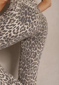 Renee - Panterkowe Panterkowe Jeansy Typu Dzwony z Bawełny High Waist Soparae. Okazja: na co dzień. Stan: podwyższony. Wzór: motyw zwierzęcy. Styl: casual