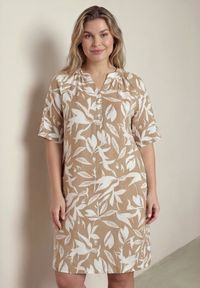 Born2be - Jasnobeżowa Pudełkowa Sukienka z Wiskozy w Roślinny Wzór z Guzikami przy Dekolcie Acosia. Okazja: na co dzień. Kolekcja: plus size. Kolor: beżowy. Materiał: wiskoza. Typ sukienki: proste, dla puszystych. Styl: elegancki, klasyczny, casual #1