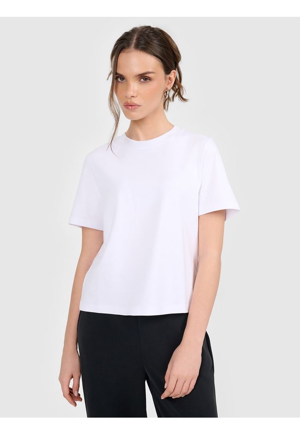 4f - 4F T-shirt regular gładki damski - biały M. Okazja: na co dzień. Kolor: biały. Materiał: dzianina, bawełna. Długość rękawa: krótki rękaw. Długość: krótkie. Wzór: gładki. Styl: casual