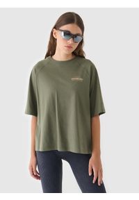 4f - T-shirt oversize z nadrukiem damski - oliwkowy/khaki. Okazja: na co dzień. Kolor: brązowy, wielokolorowy, oliwkowy. Materiał: jersey, dzianina, bawełna. Długość rękawa: krótki rękaw. Długość: krótkie. Wzór: nadruk. Styl: casual, klasyczny, sportowy