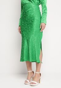 Born2be - Zielona Elegancka Spódnica Midi z Gumką w Pasie Falire. Kolor: zielony. Styl: elegancki #1
